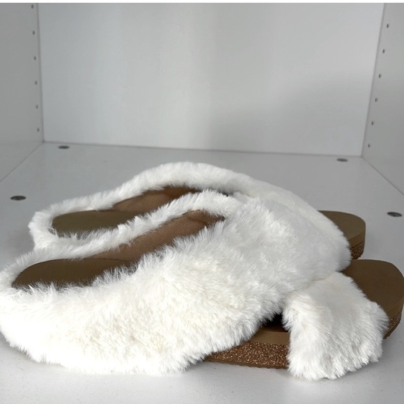 🆕 NWT - Dream Pairs Faux Rabbit Fur Slides Size 7 - Picture 3 of 5